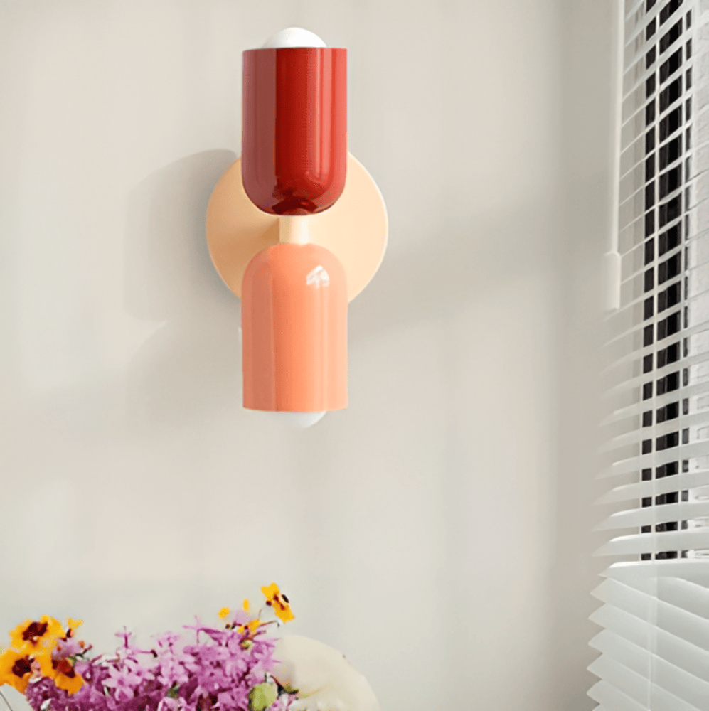 Lámpara de pared de hierro estilo Bauhaus Miravel en forma de cápsula