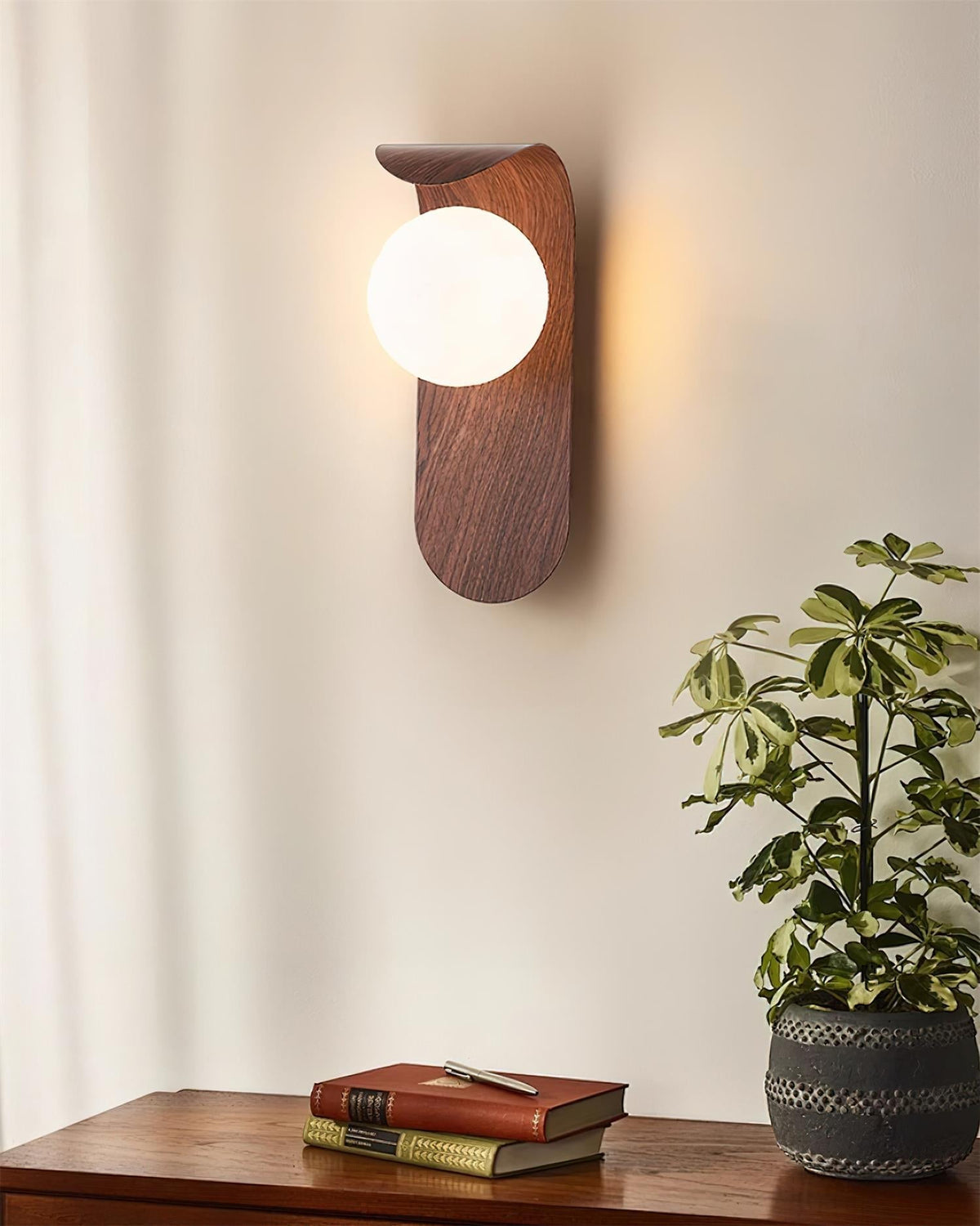 Lámpara de pared de madera con globo minimalista Velmara