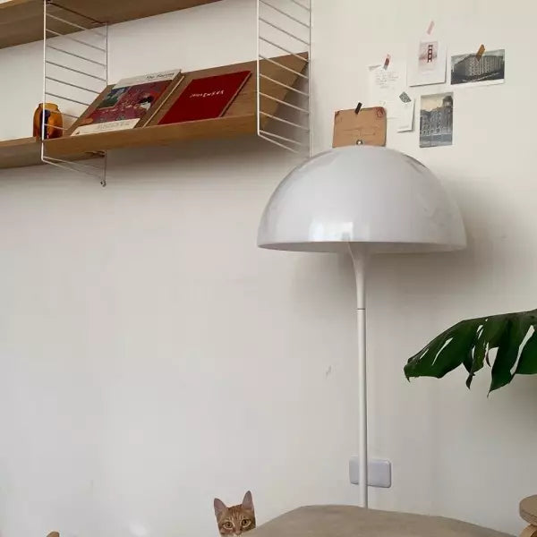 Lámpara de pie moderna con forma de hongo
