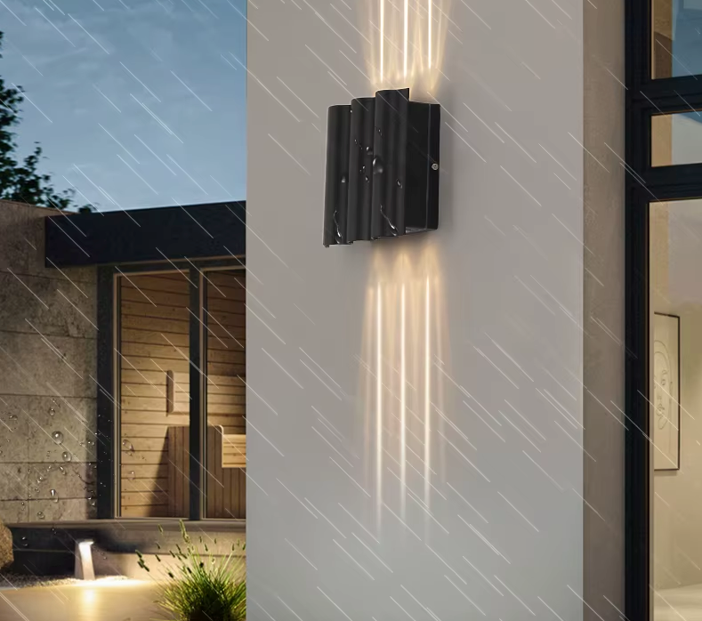Lámpara de pared exterior moderna con múltiples cabezales