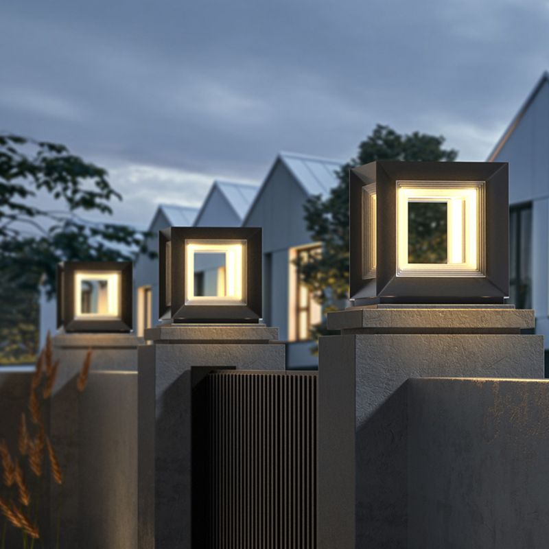 Luz de poste exterior moderna con cubo LED