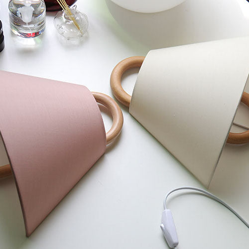 Lámpara de pared contemporánea con pliegues