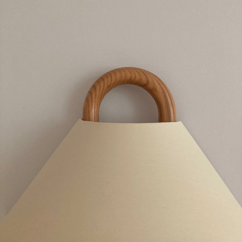 Lámpara de pared contemporánea con pliegues