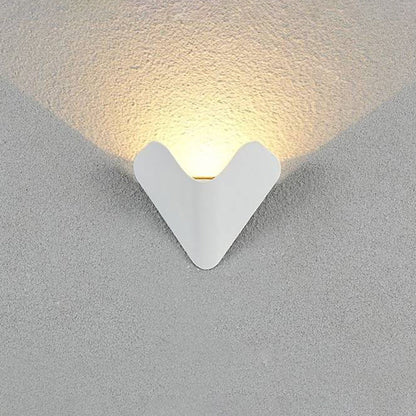 Lámpara de pared exterior minimalista de metal en forma de triángulo