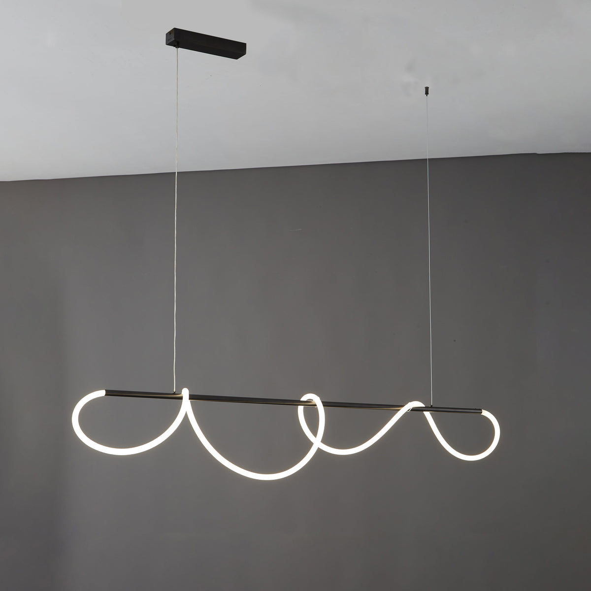 Lámpara colgante LED moderna con diseño de cuerda