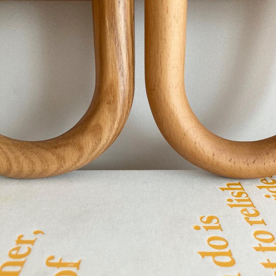 Lámpara de pared contemporánea con pliegues