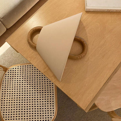 Lámpara de pared contemporánea con pliegues