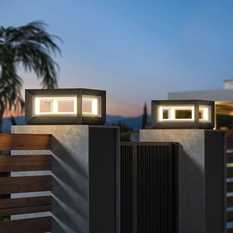 Luz de poste exterior moderna con cubo LED