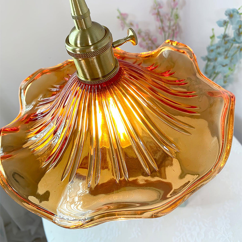 Lámpara colgante de vidrio con diseño floral