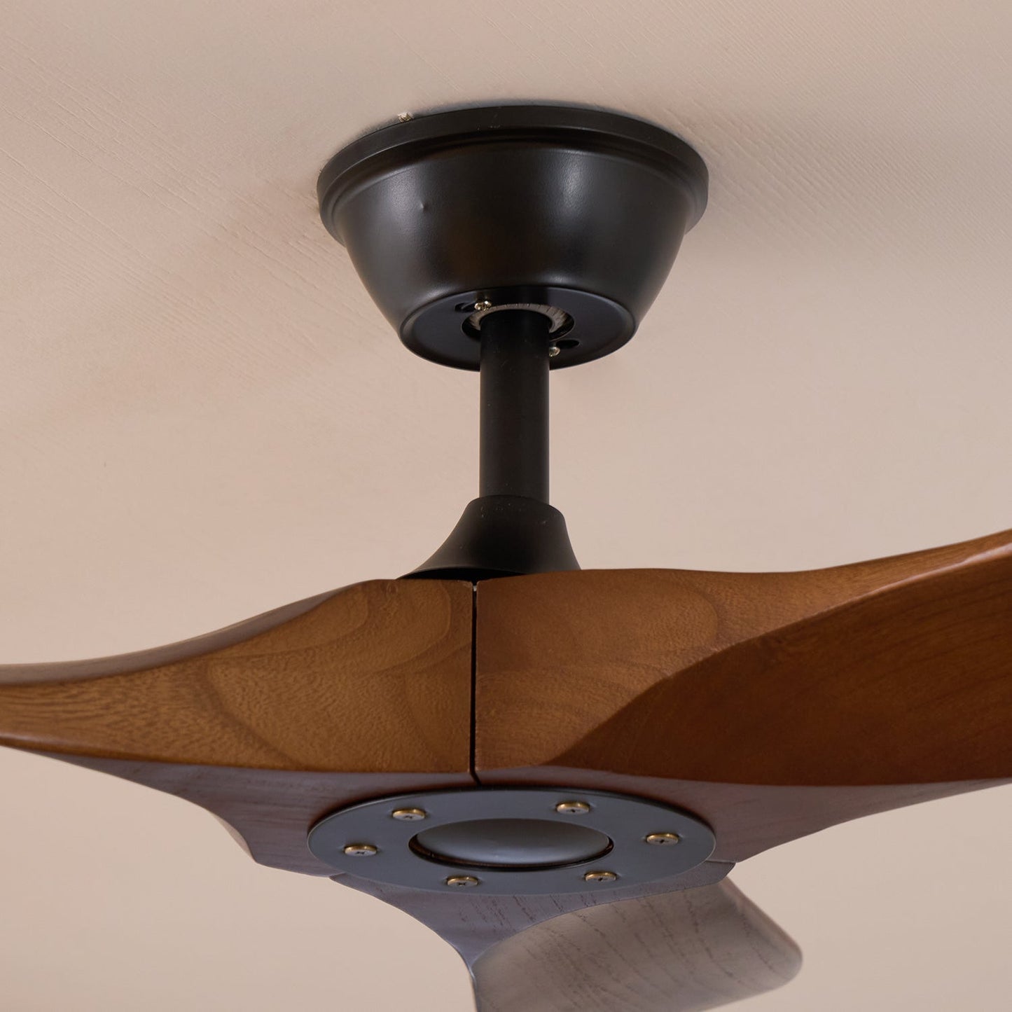 Ventilador de techo moderno de madera