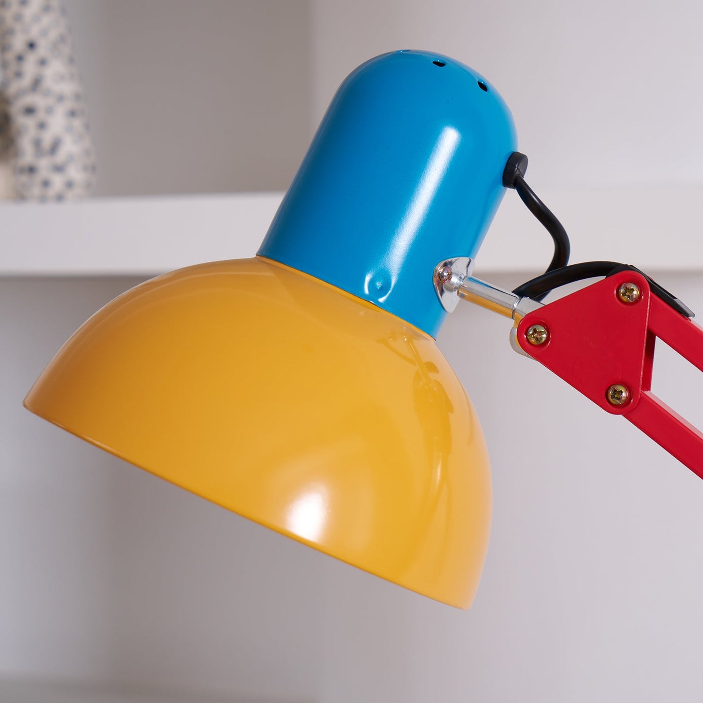 Lámpara de pie moderna artística