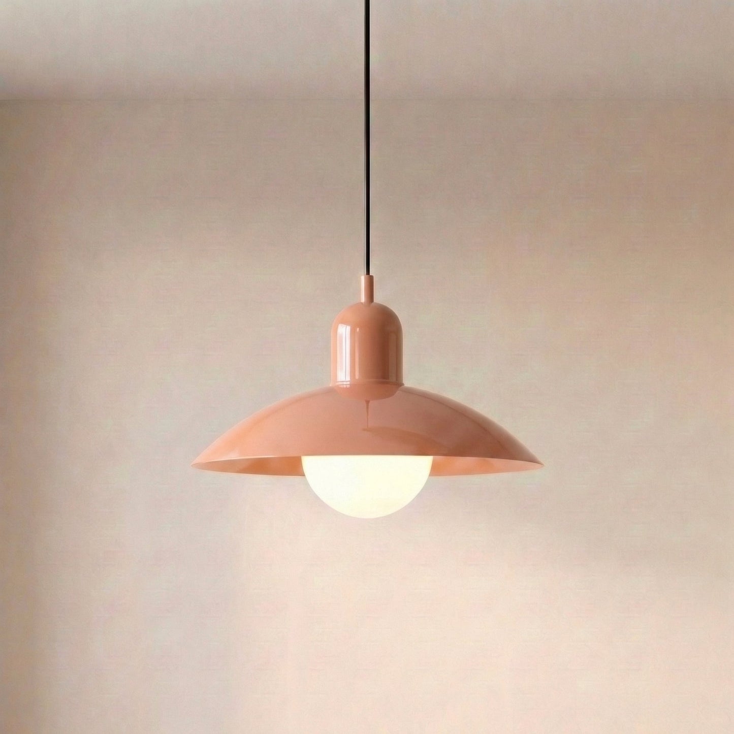 Lámpara colgante moderna con diseño de color