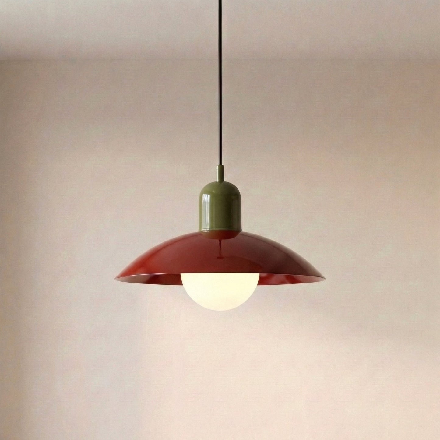 Lámpara colgante moderna con diseño de color