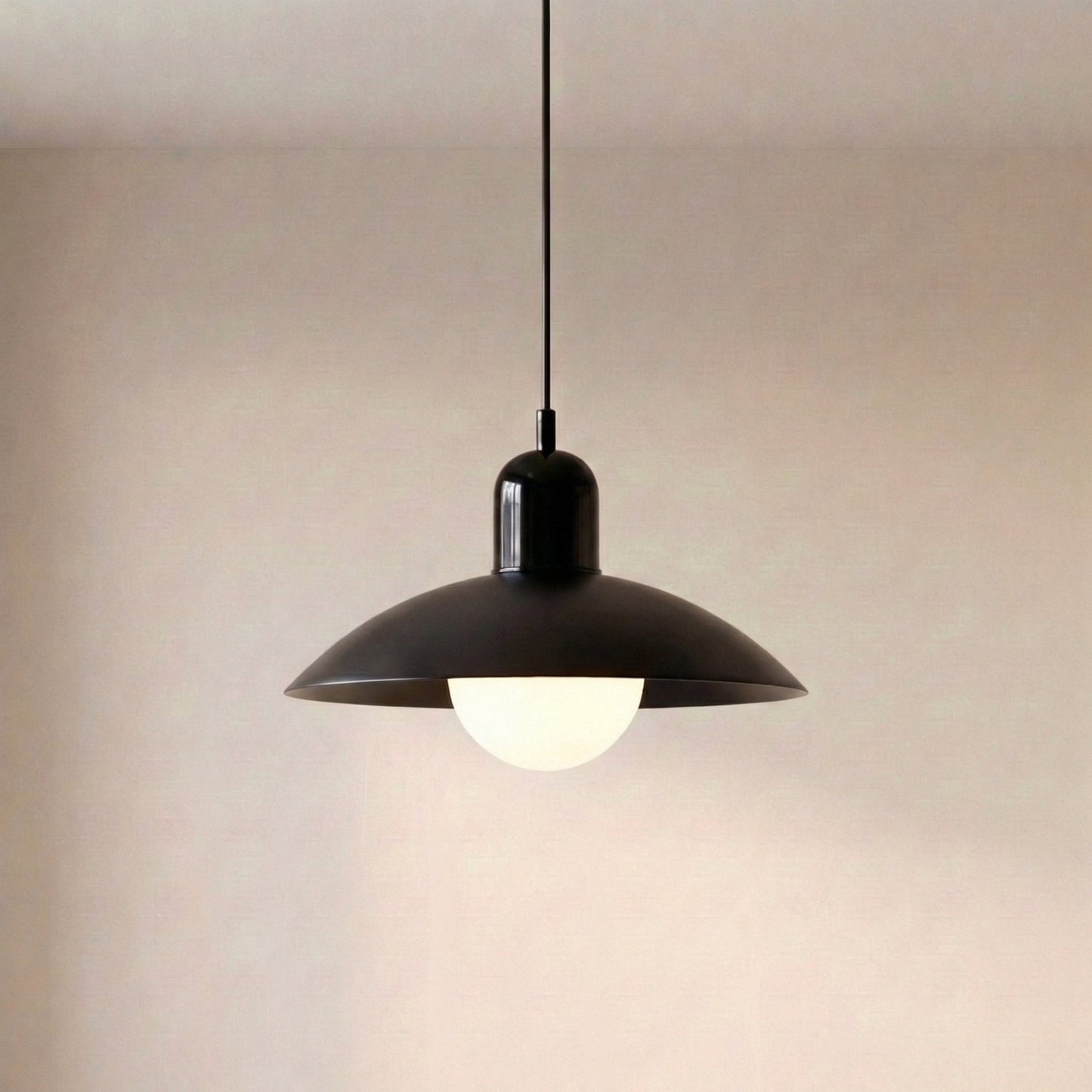 Lámpara colgante moderna con diseño de color