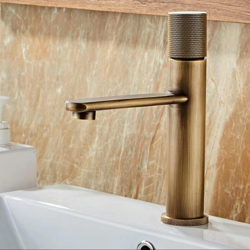 Grifo mezclador de lavabo de un solo orificio Onyxbrel industrial en latón cepillado antiguo