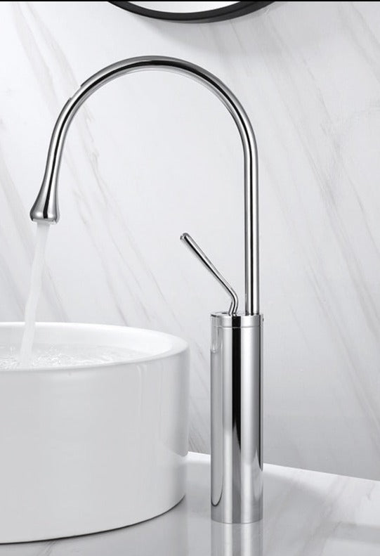 Grifo elegante para lavabo – Diseño moderno y artesanía de alta calidad