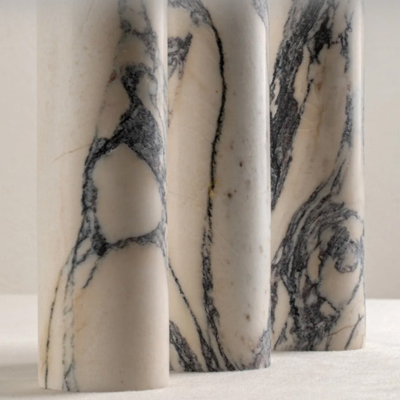 Lámpara de pared de latón con mármol Calacatta