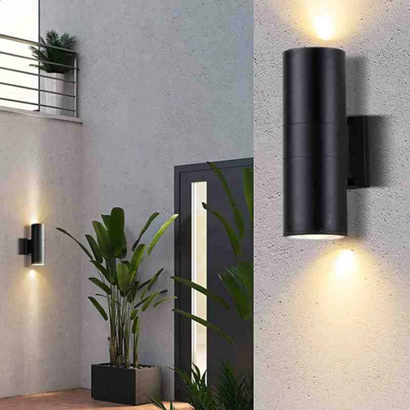 Luz de pared exterior LED moderna impermeable con movimiento hacia arriba y hacia abajo