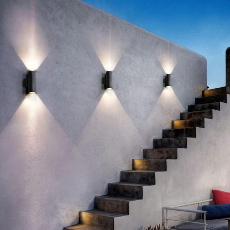 Luz de pared exterior LED moderna impermeable con movimiento hacia arriba y hacia abajo