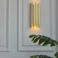 Lámpara de pared moderna de tubo de latón