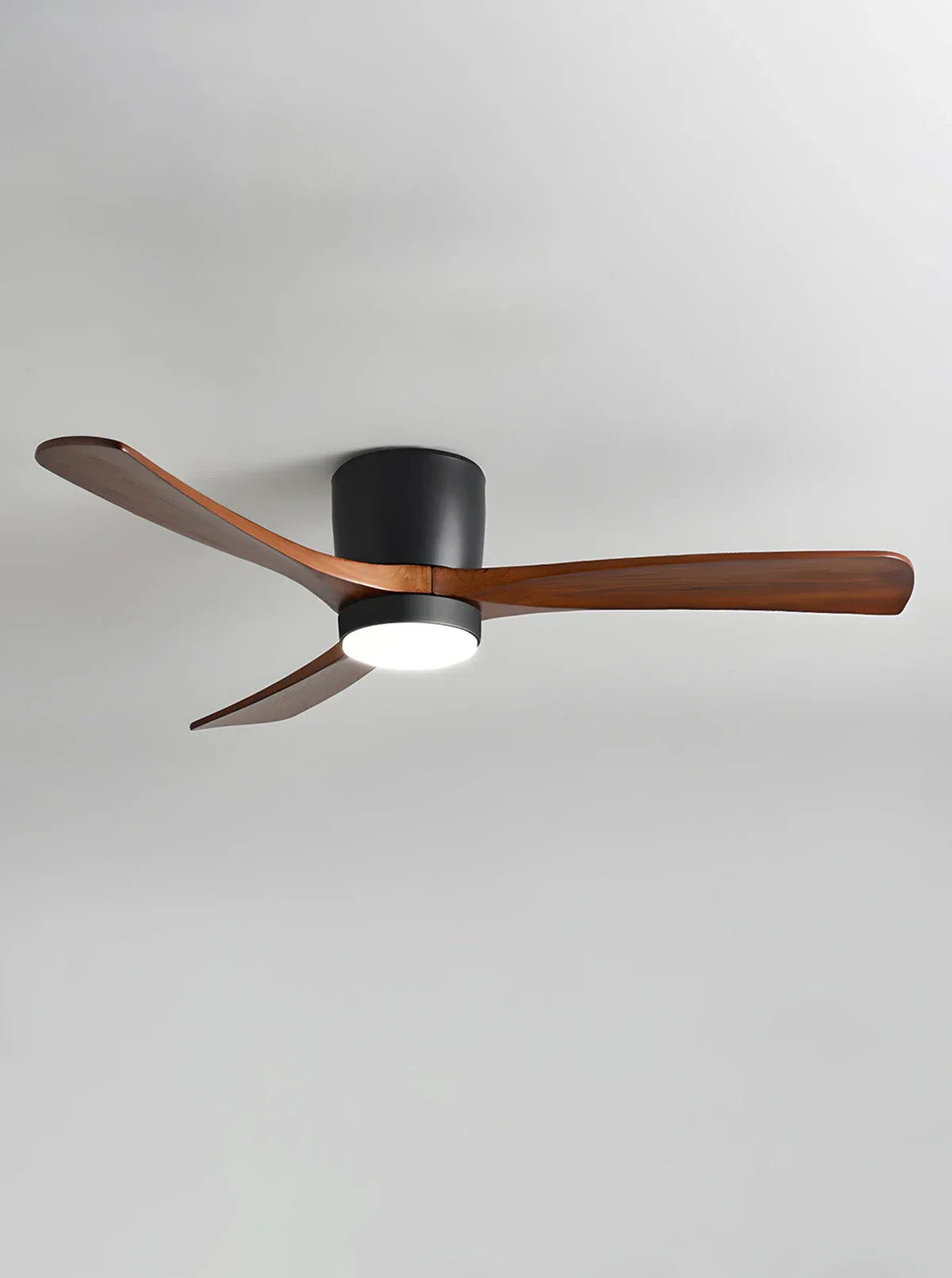 Ventilador de techo moderno con luz y hélice de madera