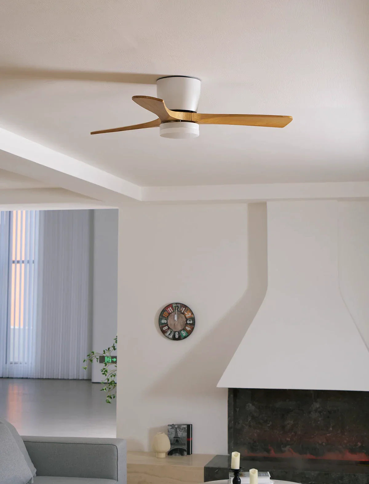 Ventilador de techo moderno con luz y hélice de madera