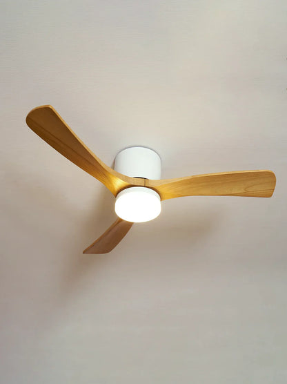 Ventilador de techo moderno con luz y hélice de madera