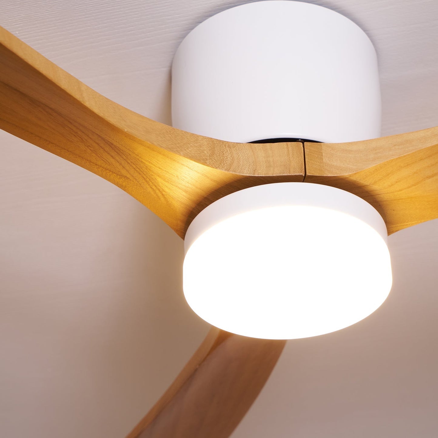 Ventilador de techo moderno de madera con luz LED