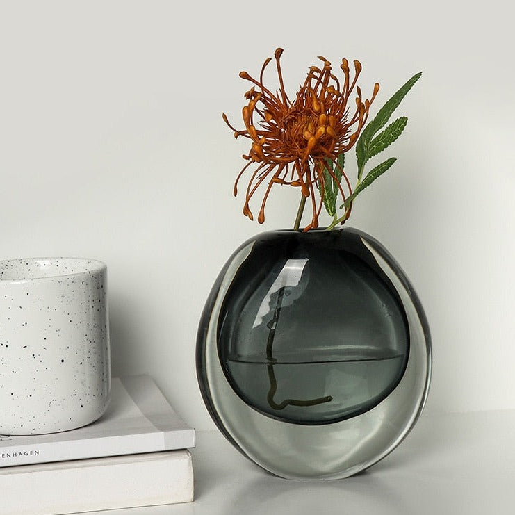 Jarrón de Vidrio Elegante – Arte y Artesanía Atemporales