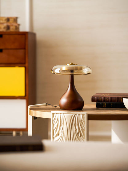 Lámpara de mesa de nogal Quilven Mid-Century