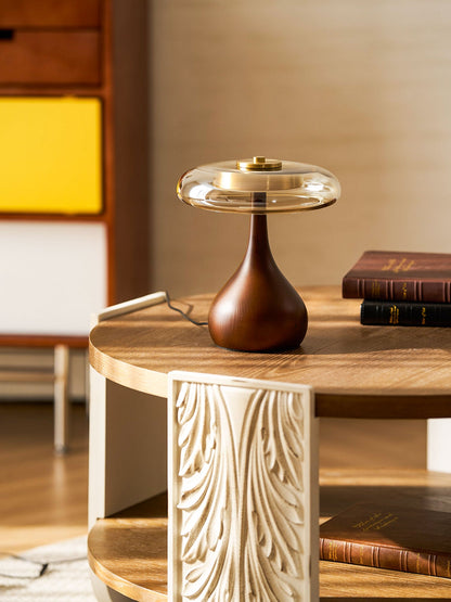 Lámpara de mesa de nogal Quilven Mid-Century