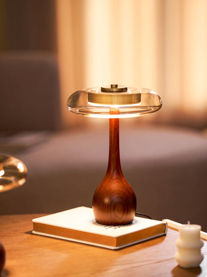 Lámpara de mesa de nogal Quilven Mid-Century