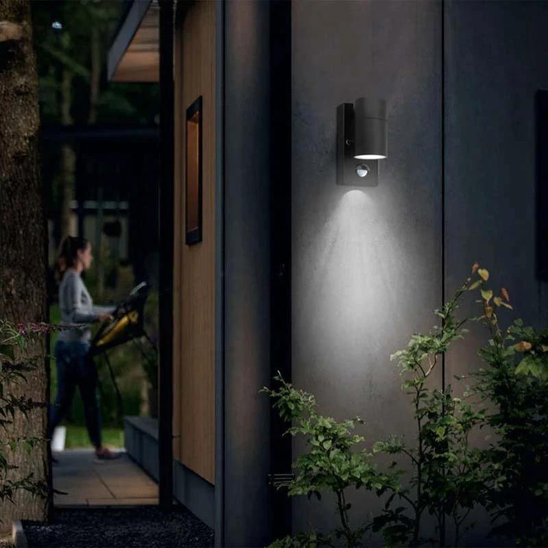 Luz de pared exterior moderna con sensor de movimiento PIR