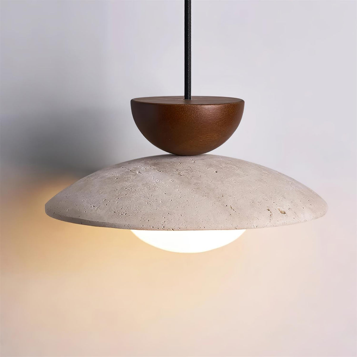 Lámpara colgante moderna de vidrio y travertino