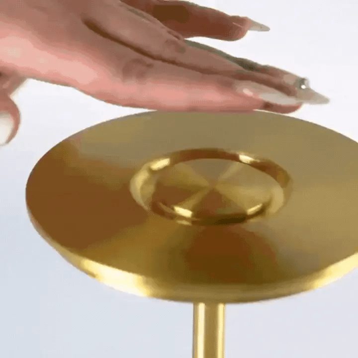 Lámpara de mesa minimalista de latón Kestrion