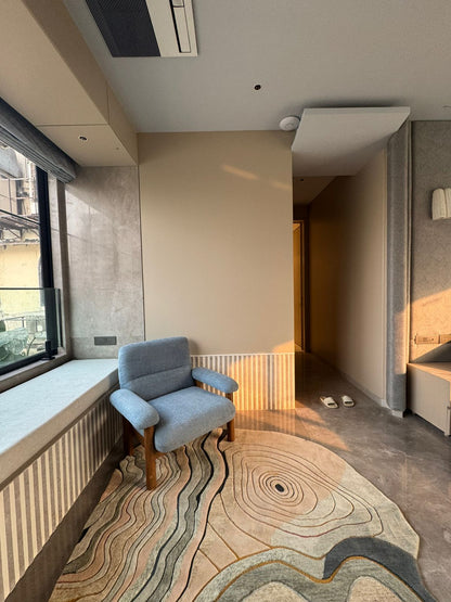 Timeless wool rug for living spaces