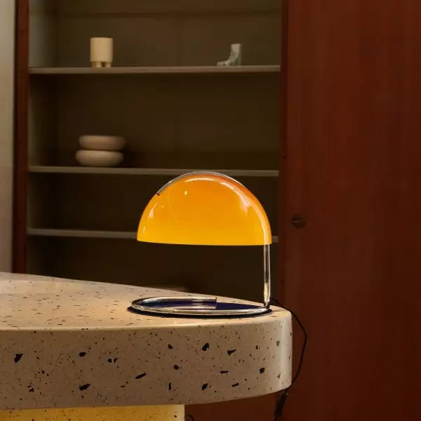 Lámpara de mesa posmoderna de metal y vidrio