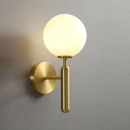 Aplique de pared moderno Ophira con esfera de vidrio