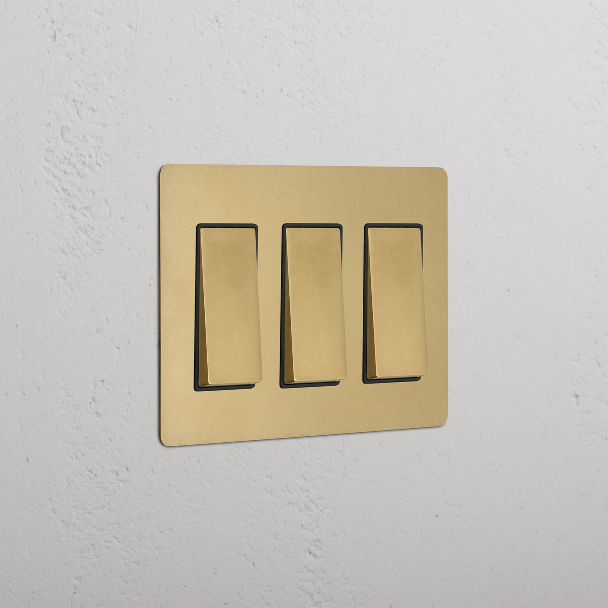 Interruptor basculante de latón minimalista de 3 módulos Quillane