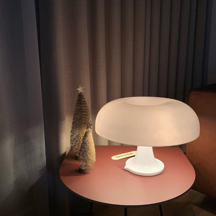 Lámpara de mesa Fungora Scandinavian Opal con forma de hongo