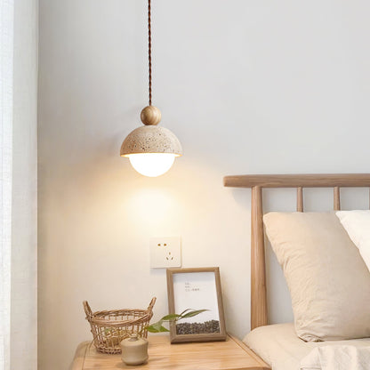 Lámpara colgante de madera con cúpula de travertino