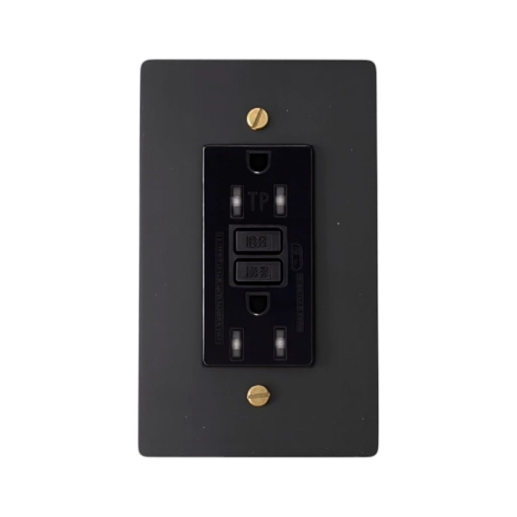 Tomacorriente GFCI de latón minimalista Dellmora