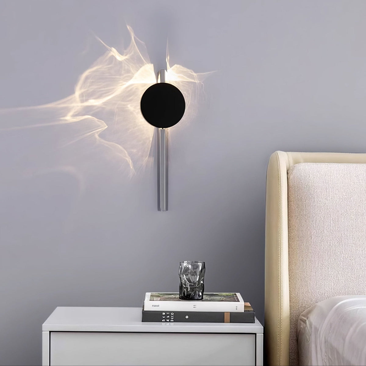 Lámpara de pared escultórica con disco espejado