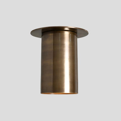 Plafón tubular minimalista de latón Tubrino