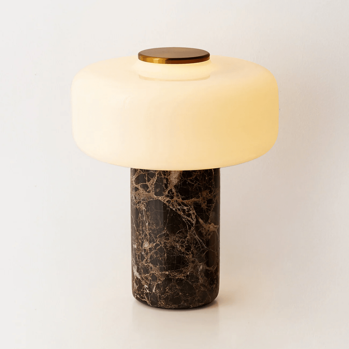 Lámpara de mesa nórdica de mármol Wintero