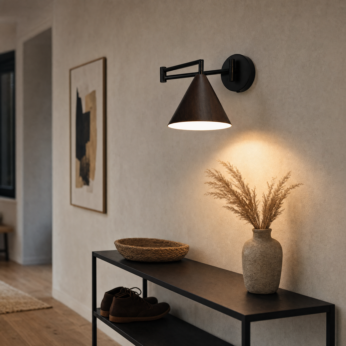 Lámpara de pared Linnoro con brazo articulado y acabado efecto madera escandinavo