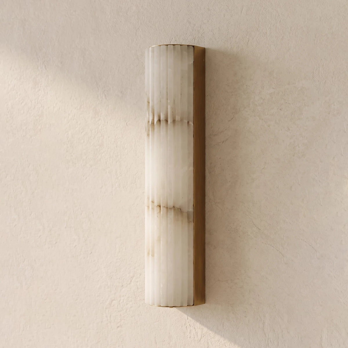 Lámpara de pared de alabastro acanalado minimalista Rivenna