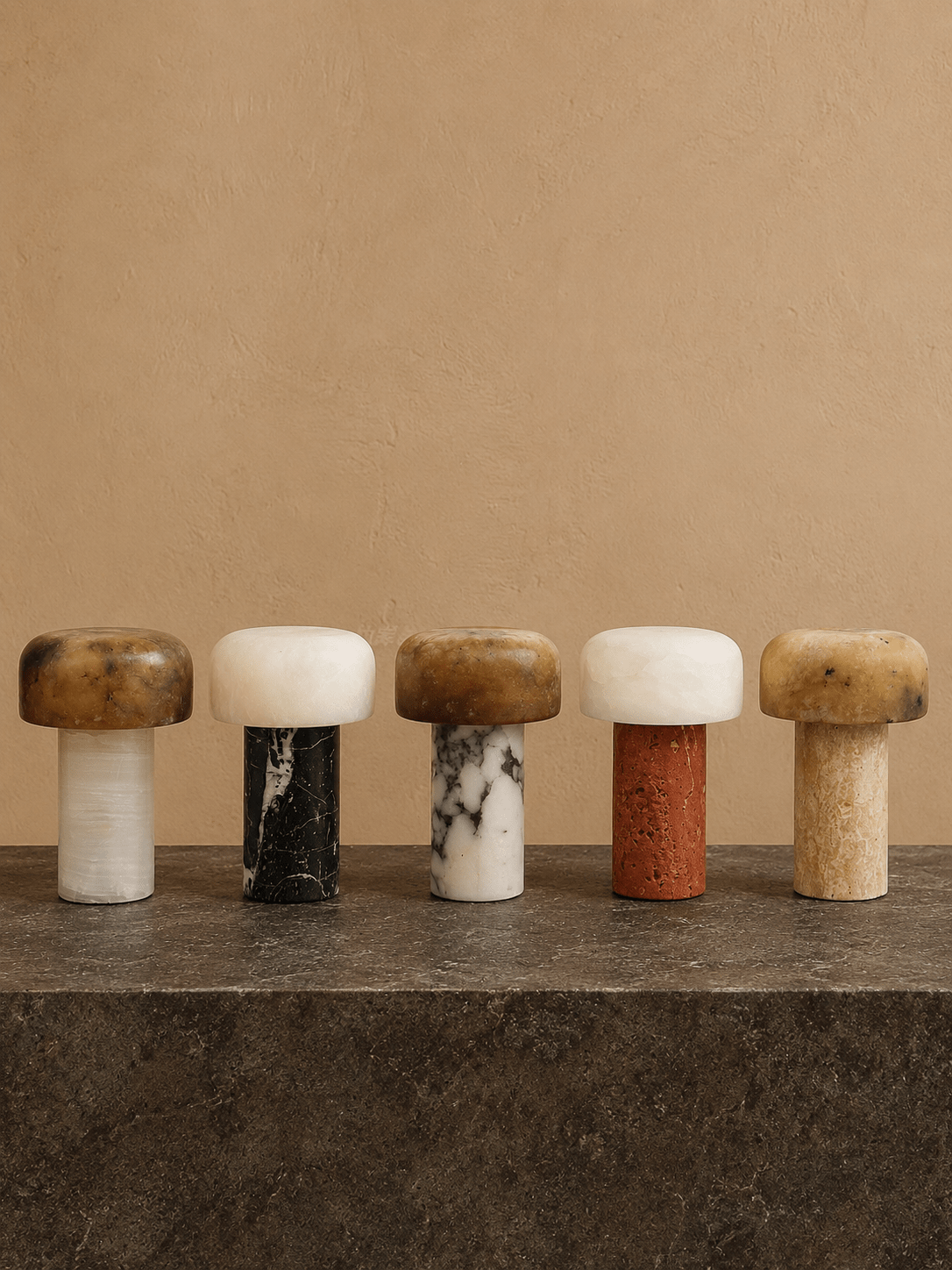 Lámpara de mesa wabi-sabi de travertino Brenvale