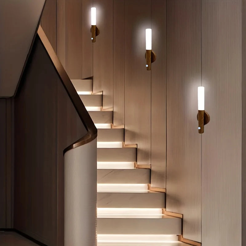 Lámpara de pared minimalista de madera Oakmira con sensor de movimiento