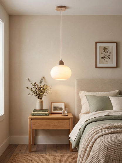 Lámpara colgante de vidrio opalino y madera